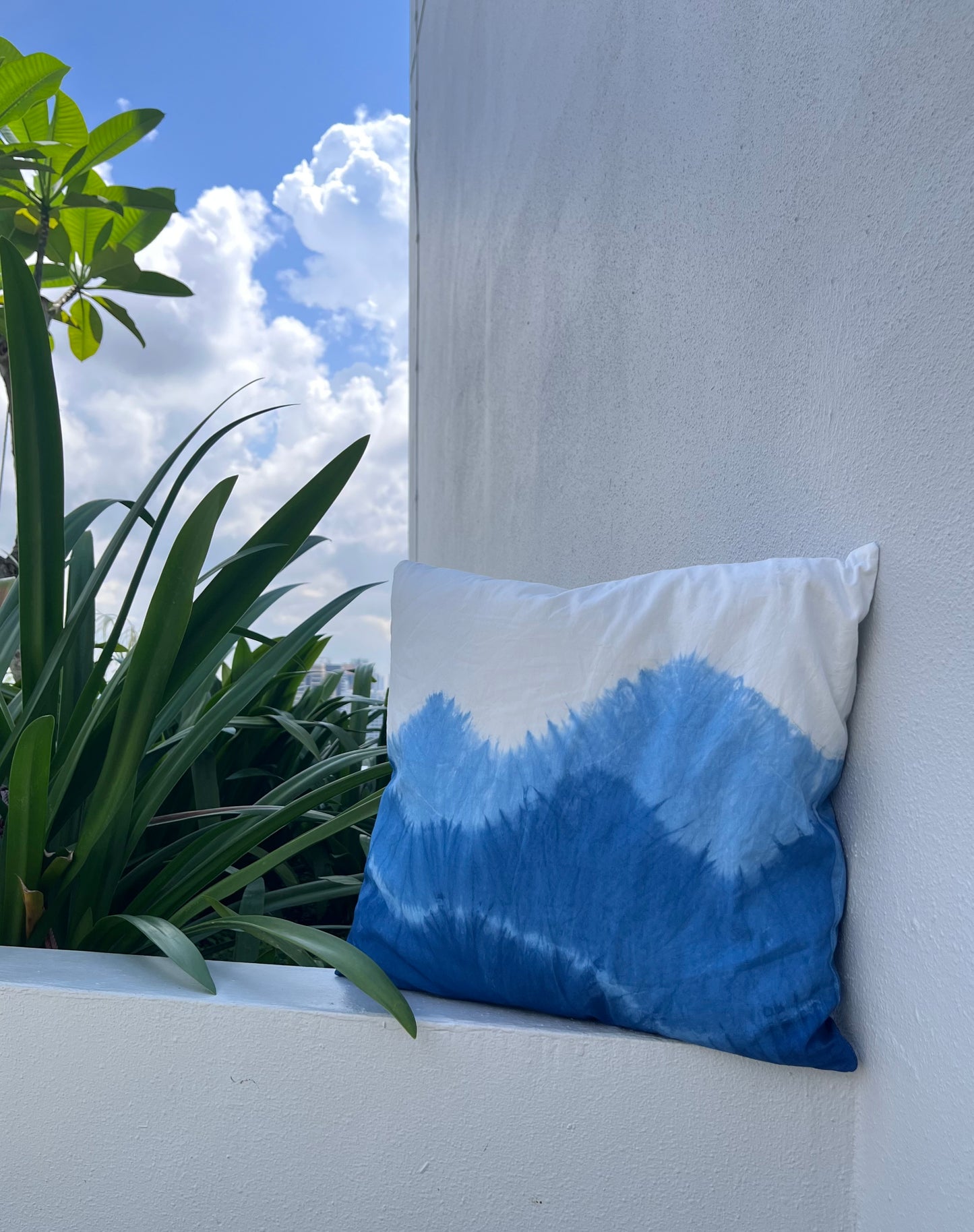 Join our Indigo Mountains Tie Dye Cushion Cover Workshop at The Art Faculty on 6 June (Sat)!