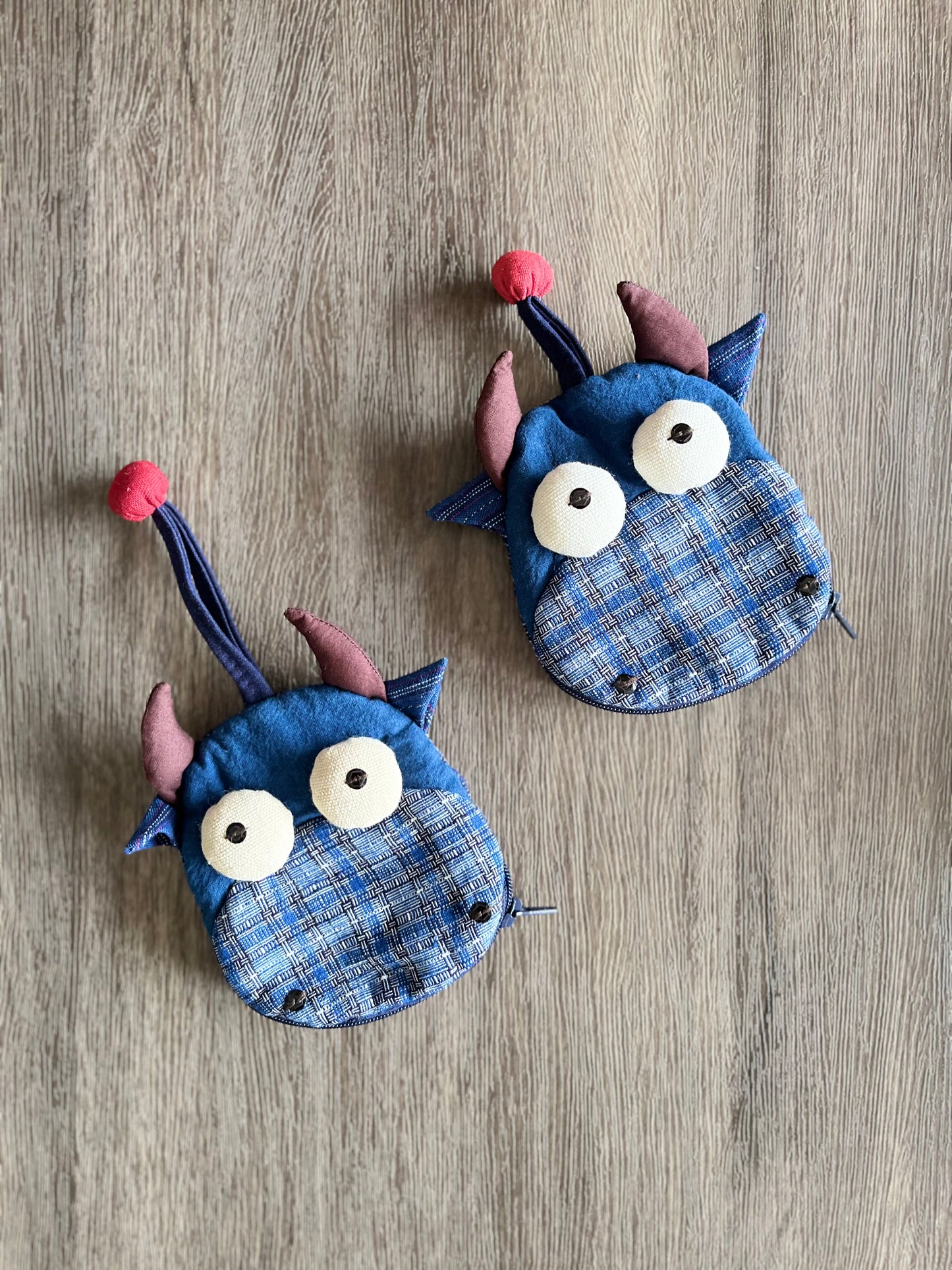 Indigo plaid woven fabric calf coin pouch. Pretty calf shape patchwork key / card pouch, perfect bag charm for you!