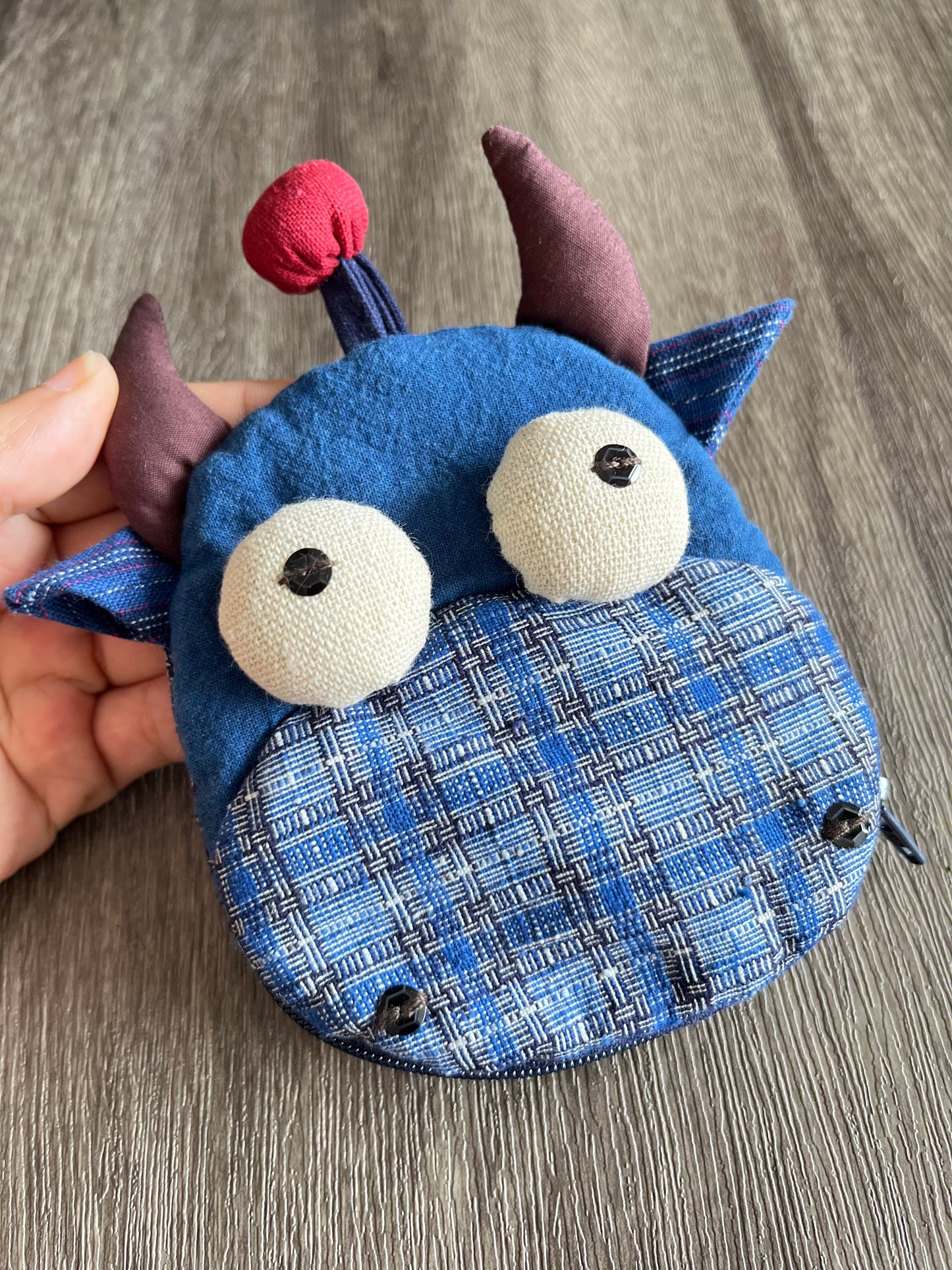 Indigo plaid woven fabric calf coin pouch. Pretty calf shape patchwork key / card pouch, perfect bag charm for you!