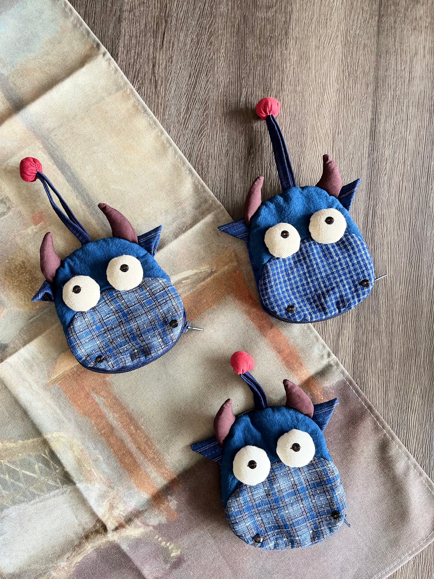 Indigo plaid woven fabric calf coin pouch. Pretty calf shape patchwork key / card pouch, perfect bag charm for you!