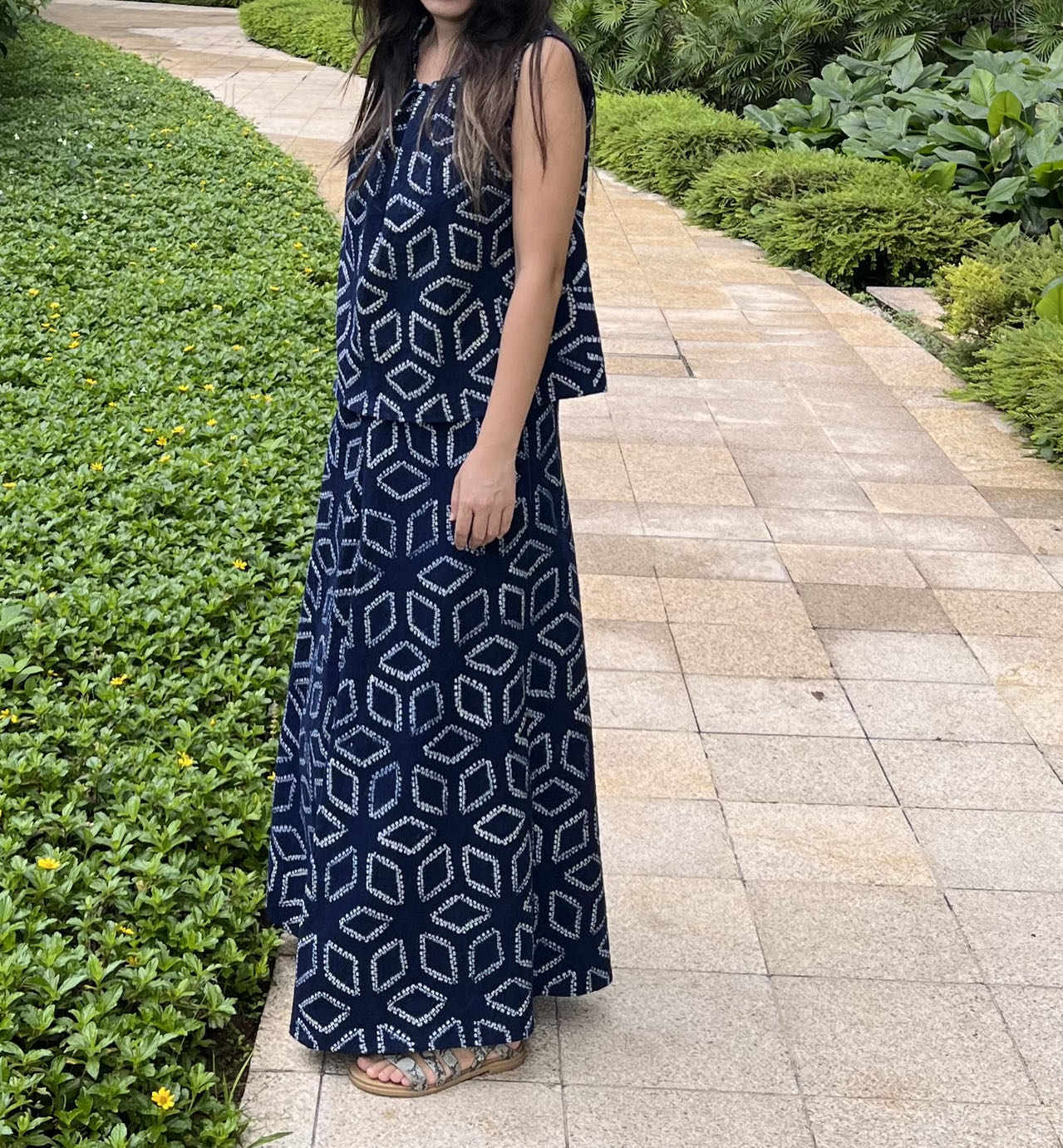 Premium handmade indigo Shibori fabrics with width of 1.1 meters. High-quality indigo tie dye collection arrival!