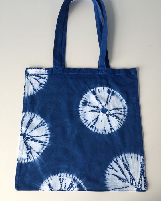 Natural indigo tie dye tote bag/ cushion cover workshop (Oct 26-27, 2024). Spend interesting and artistic handicraft time with us!