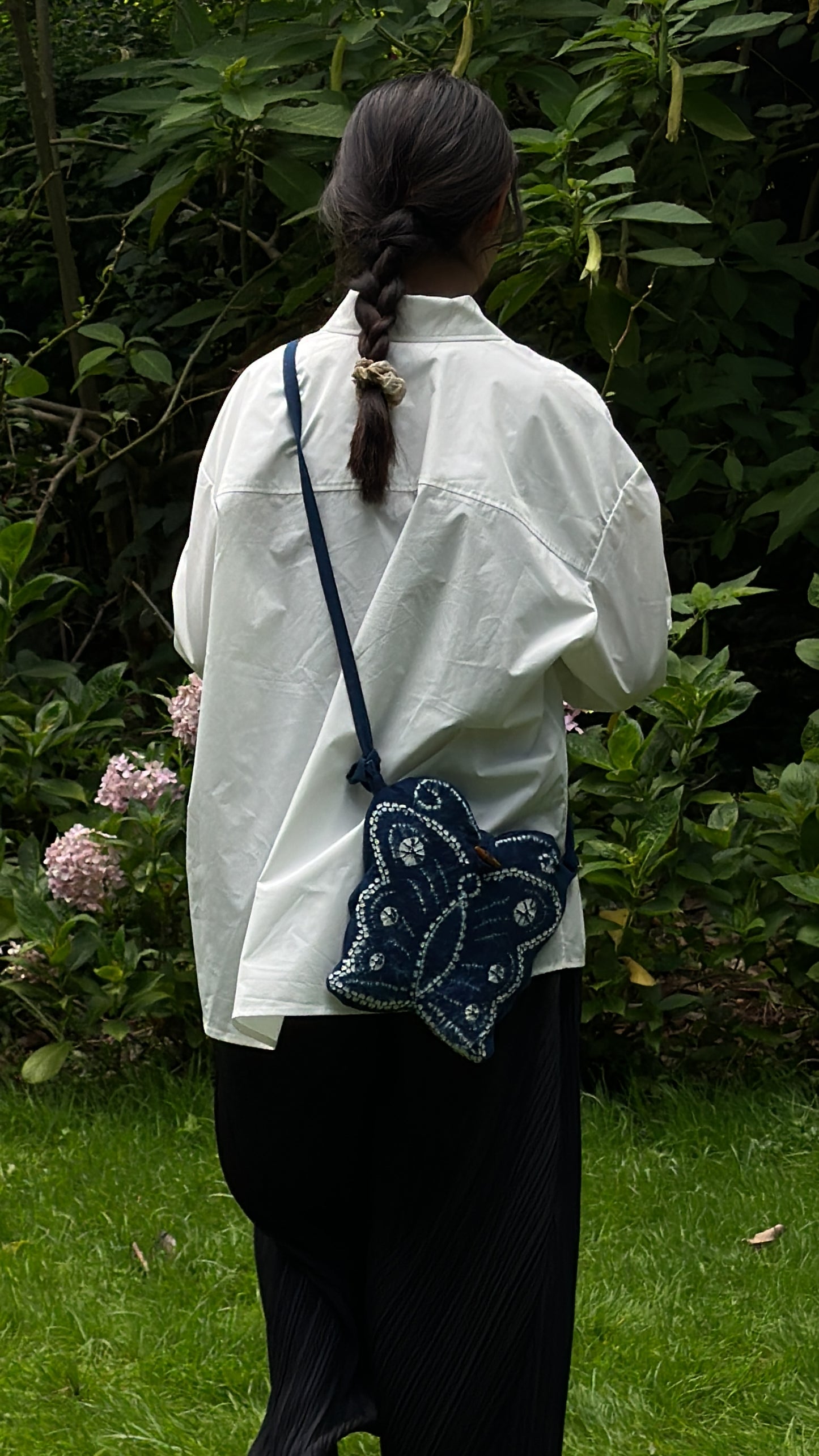 A beautiful indigo dye butterfly art sling bag / crossbody bag with a feeling of innocence. Unique accessories for your ootd!