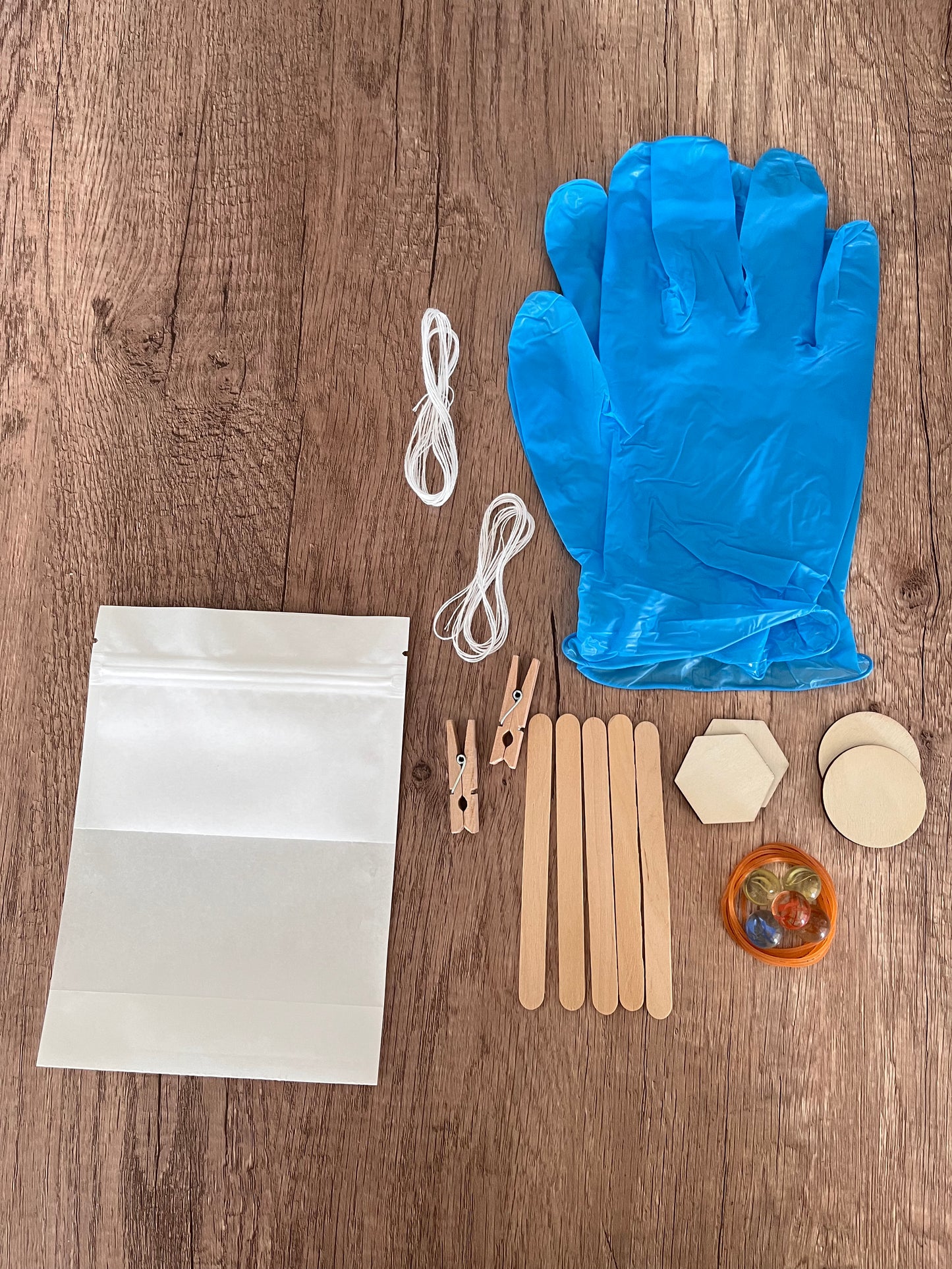 A set of natural Indigo dye DIY kit for tie dye lovers - with 200g pure natural indigo mud and tie dye tools.