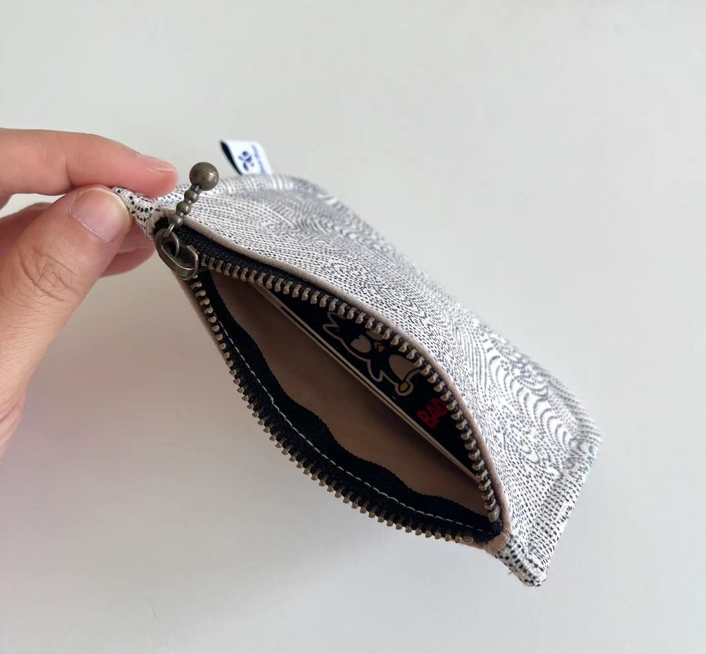 Fancy indigo wavy coin/ card/ lipstick zipper pouch in Japanese indigo fabric. Practical and unique handmade purse in size 13cm*9cm.