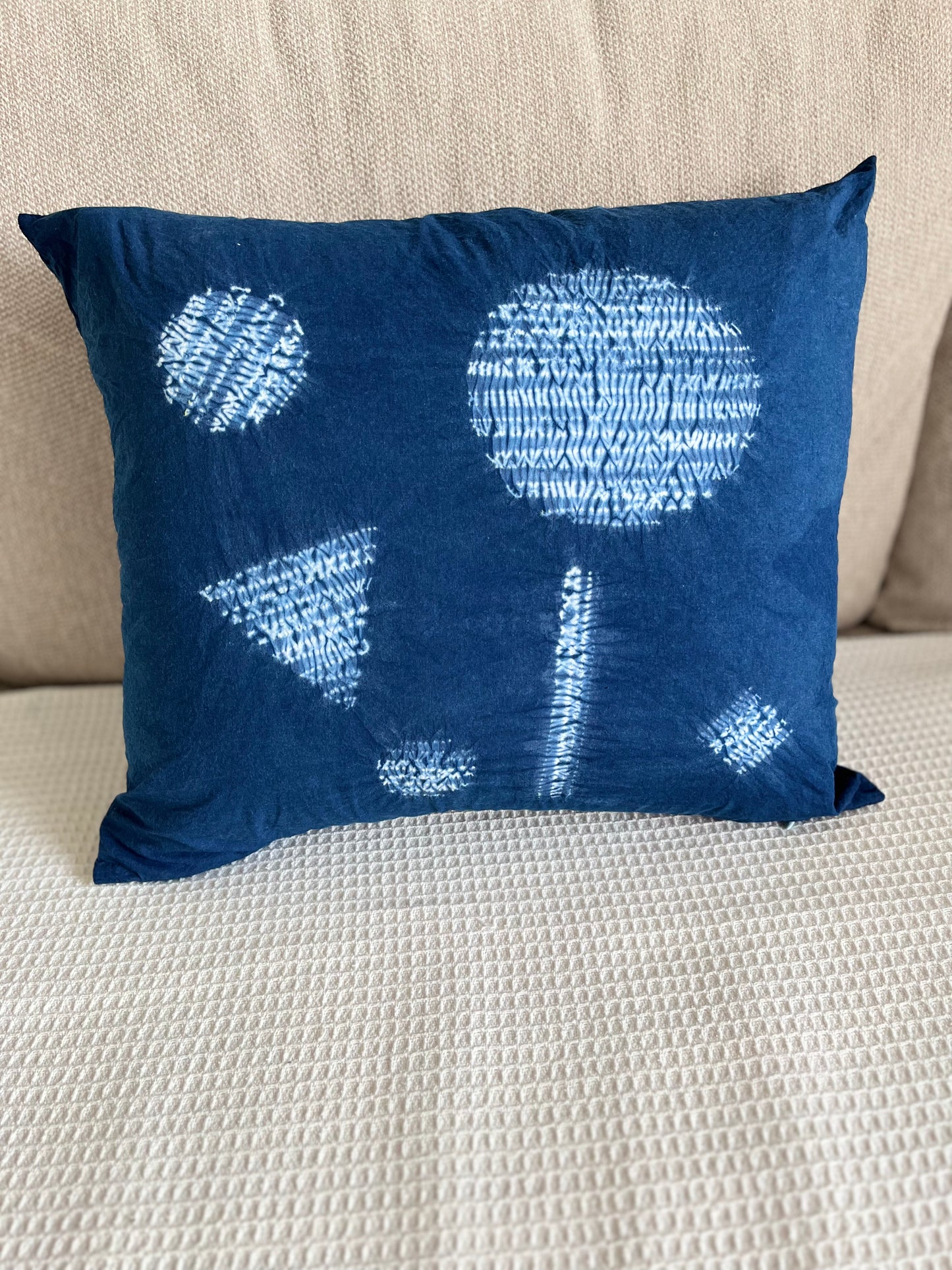 Join our Indigo Mountains Tie Dye Cushion Cover Workshop at The Art Faculty on 6 June (Sat)!