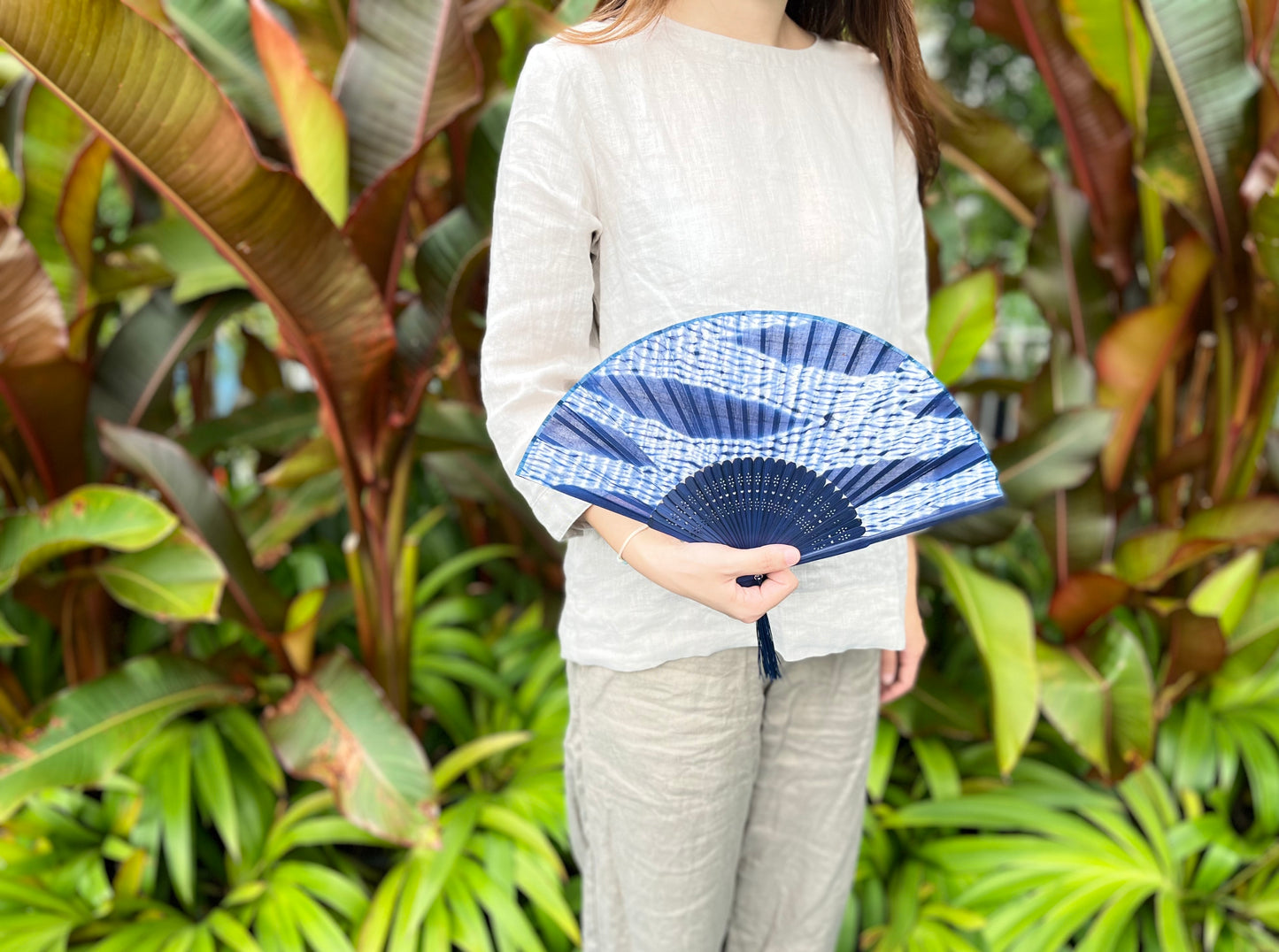 Elegant ripple tie dye folding fan. Classic indigo dyed hand fan for summer garden picnic. 21cm*3cm.