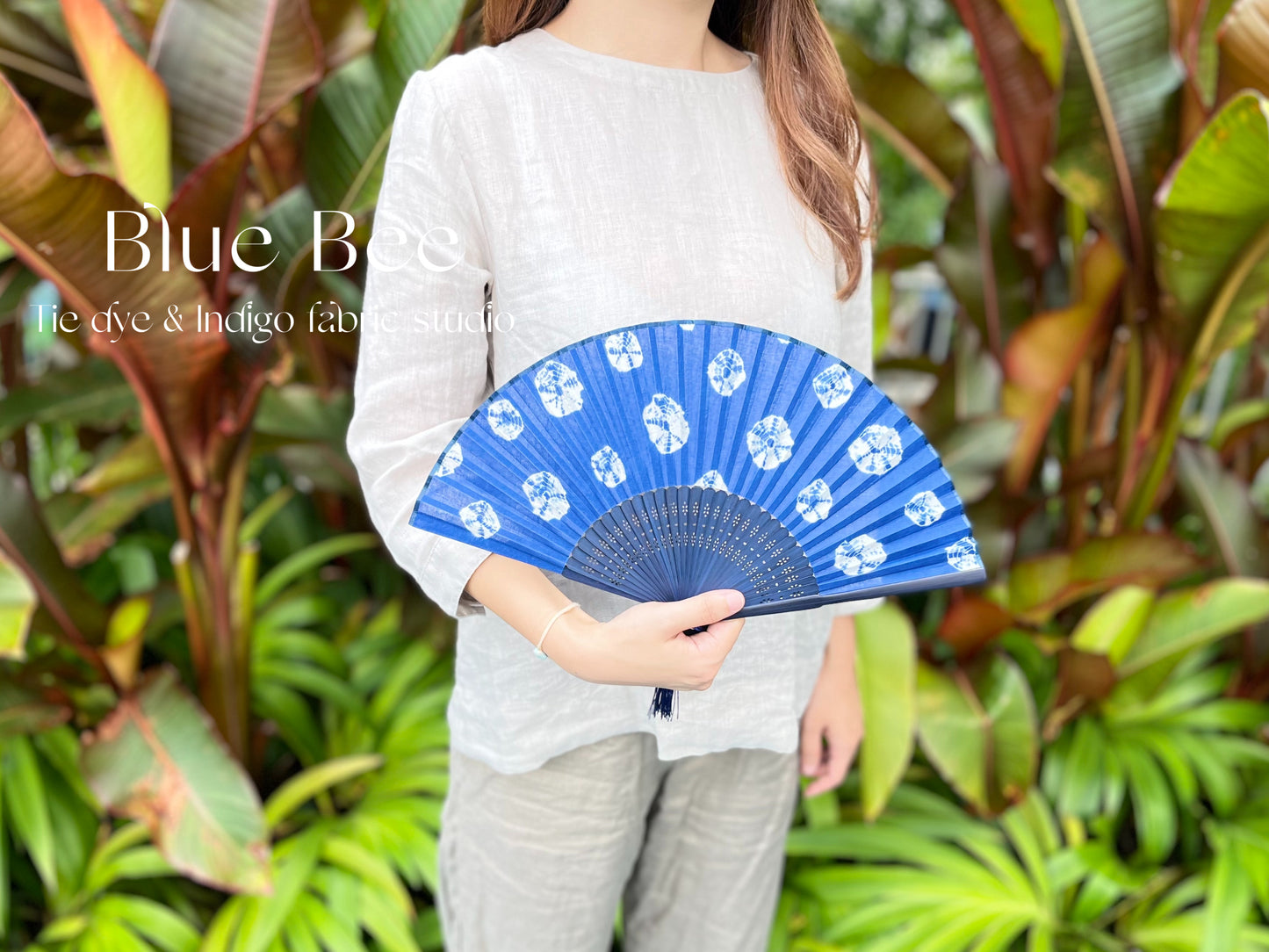 Elegant ripple tie dye folding fan. Classic indigo dyed hand fan for summer garden picnic. 21cm*3cm.