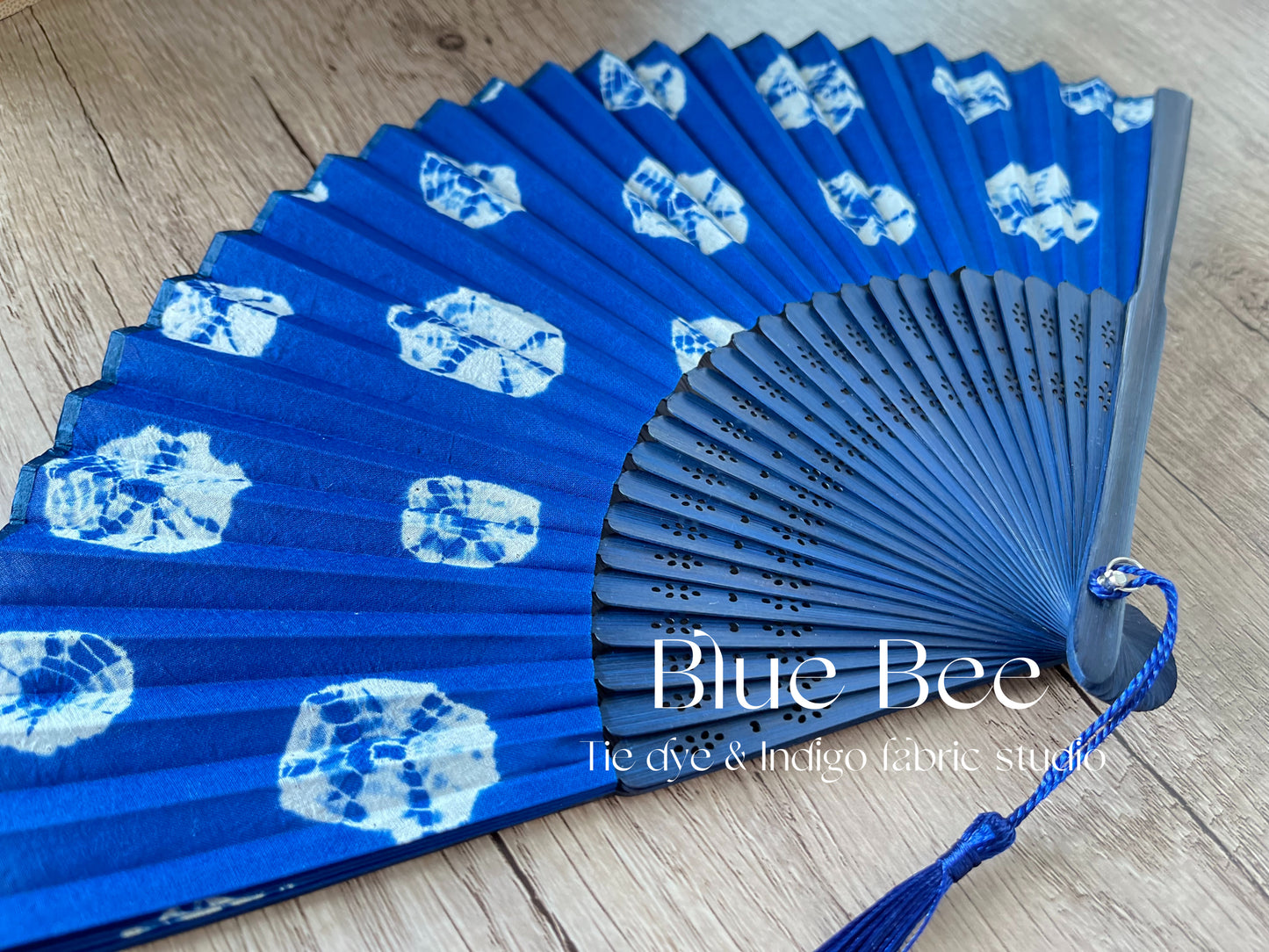 Elegant ripple tie dye folding fan. Classic indigo dyed hand fan for summer garden picnic. 21cm*3cm.